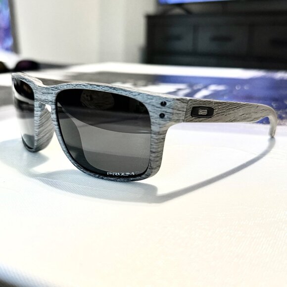 OO9102 Oakley Holbrook Woodgrain Prizm Polarized Sunglasses - Picture 6 of 12